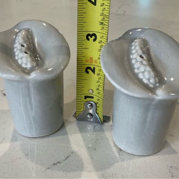 Vintage MCM Ceramic Calla Lily Salt & Pepper Shaker Set - Picture 9 of 12